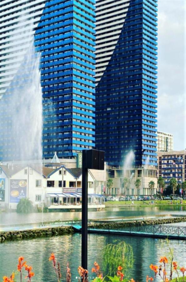 Orbi Twin Towers Aparthotel With Sea View Batoemi Buitenkant foto