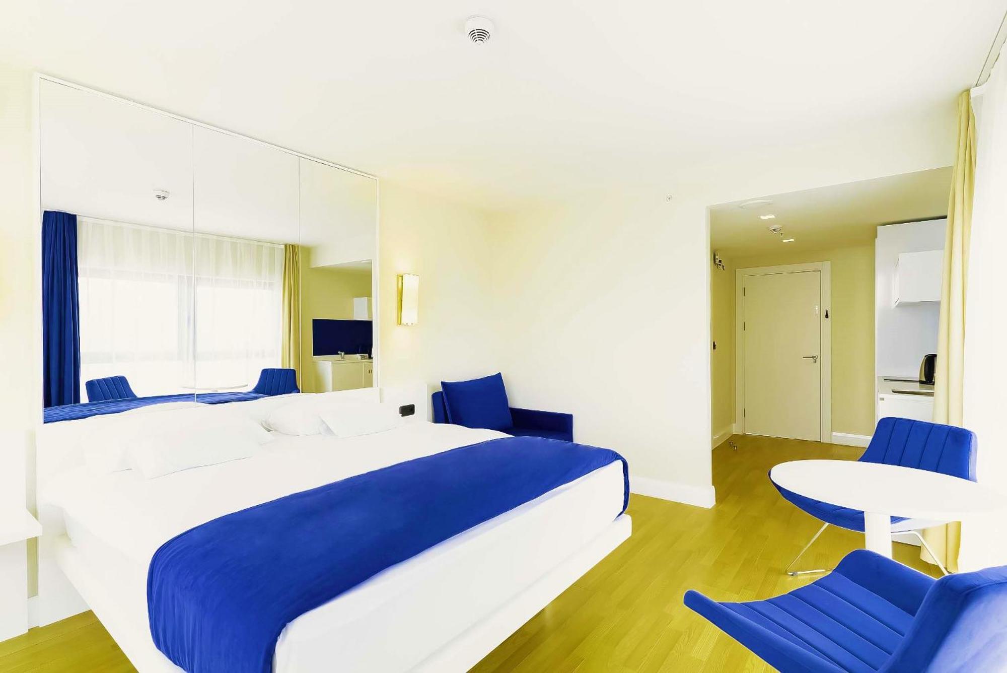 Orbi Twin Towers Aparthotel With Sea View Batoemi Buitenkant foto
