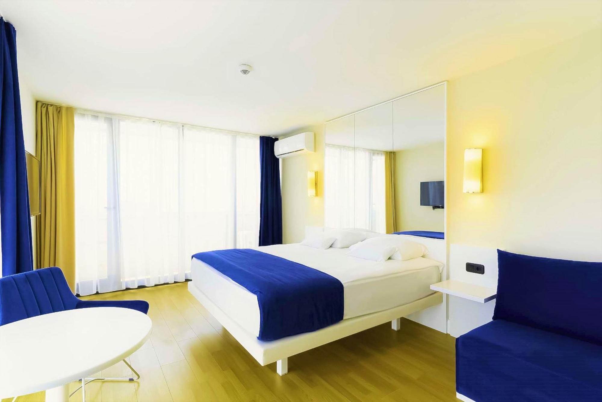 Orbi Twin Towers Aparthotel With Sea View Batoemi Buitenkant foto