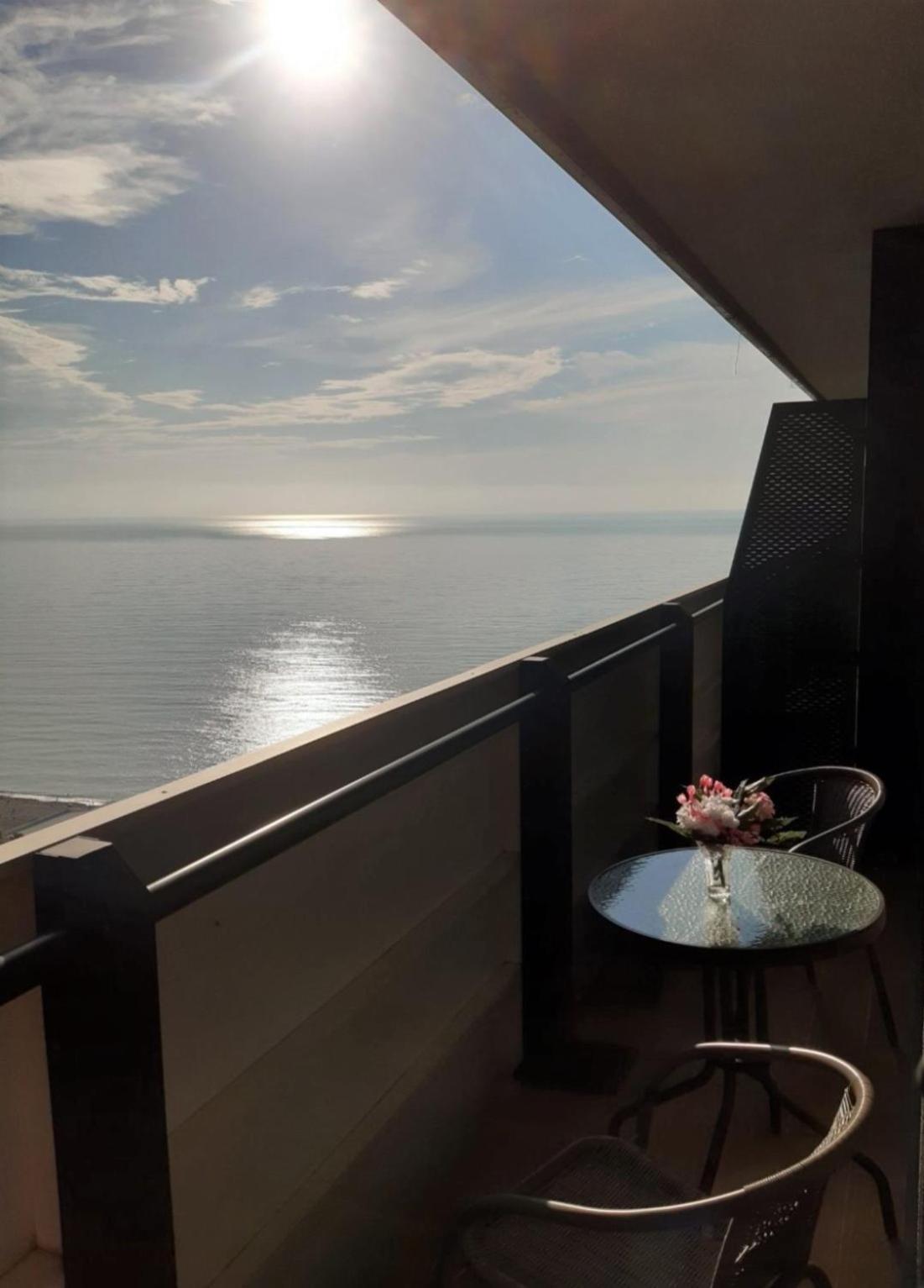 Orbi Twin Towers Aparthotel With Sea View Batoemi Buitenkant foto